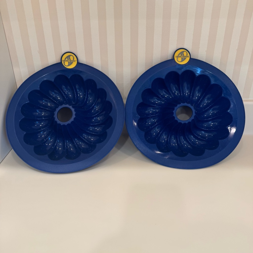 Smartware Bakeware Set Of Two Blue Silicone Bundt Cake Pans - Picture 3 of 9
